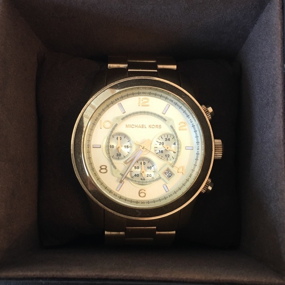 Michael Kors Gold Runway Chronograph - Picture 2 of 8